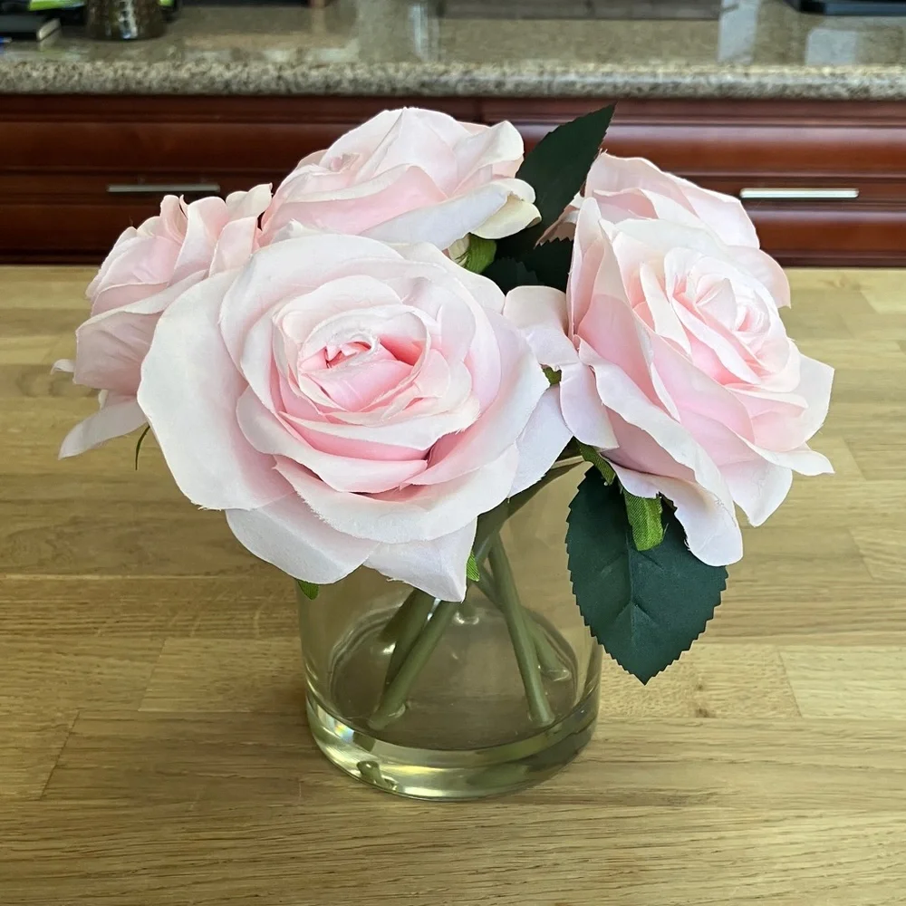 Elegant Pink Rose Arrangement in Glass Vase